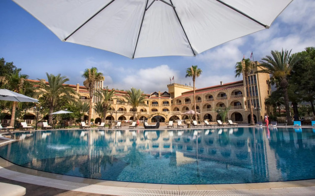 Le Chateau Lambousa Hotel