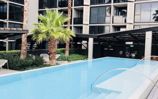 Level 8 Marvelous Apartment with pool access