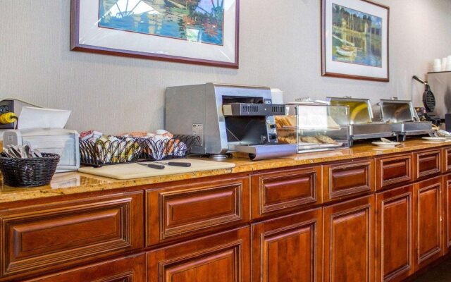 Clarion Hotel Conference Center on Lake Erie