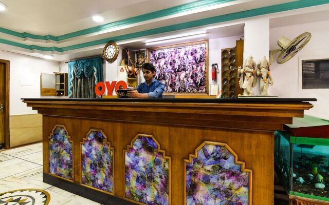 OYO 11732 Maharaja Inn
