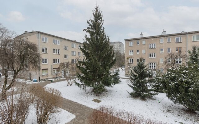 Dabrowskiego Apartment by Renters