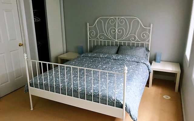 Entire 3 Bedroom Townhouse in Markham