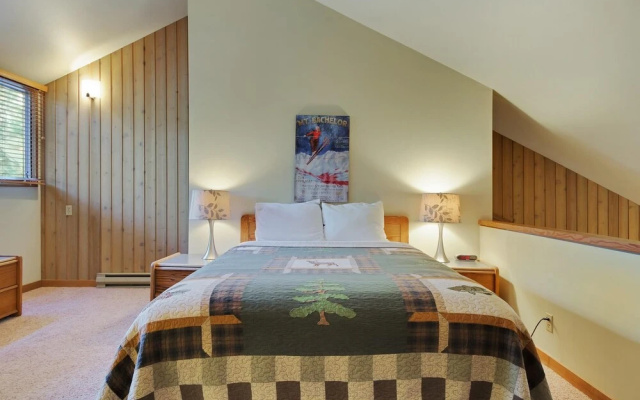 Ski Access and Resort Features - Charming Outdoor Haven