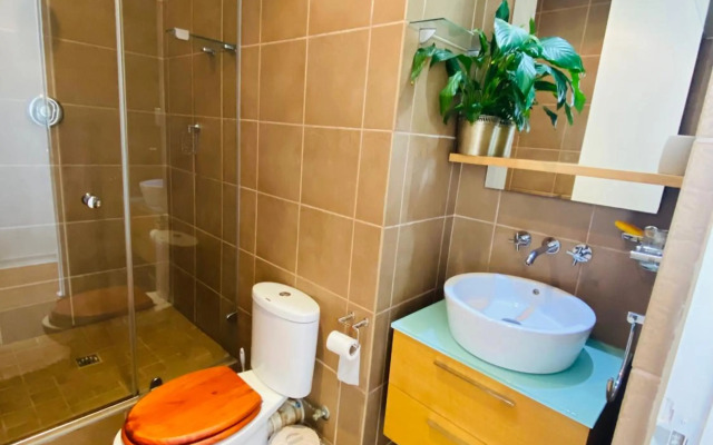 The Waves 2, Quayside Point Waterfront