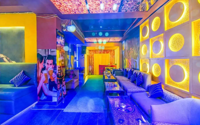 Fabhotel White Klove