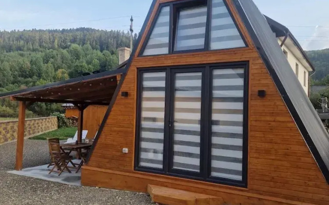 Bucovina-a-framehouse-hottub-fireplace-patio-wifi