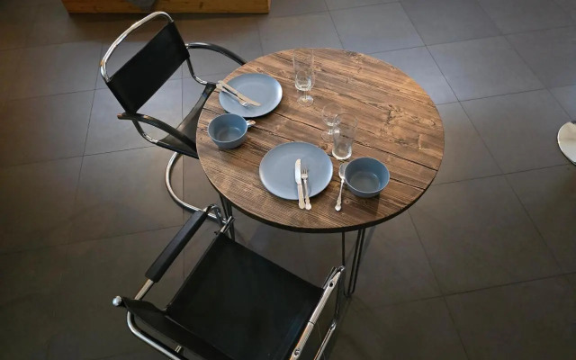 Luftiges Upcycling Studio im EG - Zentral