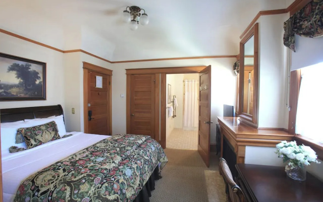The Charles Pacific Grove - Artfully Designed Inclusive Inn