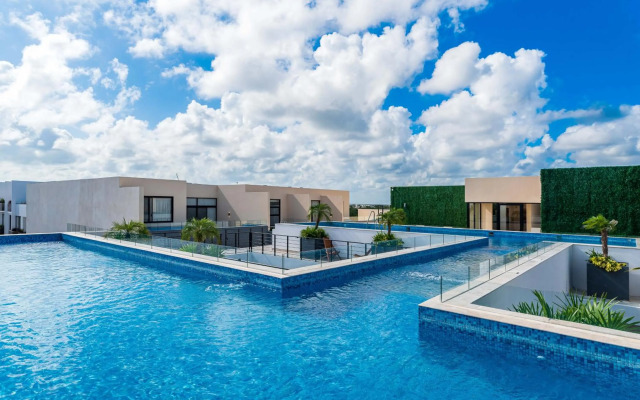 Ultra Luxury Condo, Rooftop Pool and HIGH SECURITY, Viva Residence