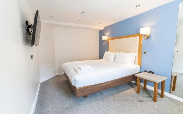 Waterside Hotel & Leisure Club