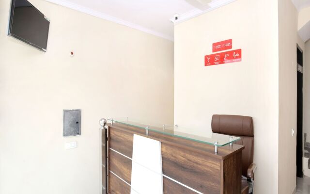 OYO 16875 Hotel Skyz