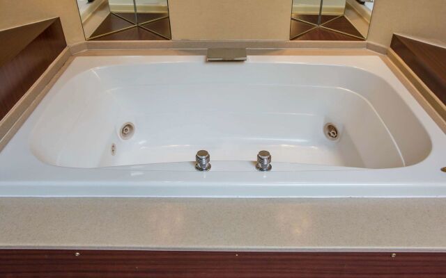 Howard Johnson by Wyndham Merrillville