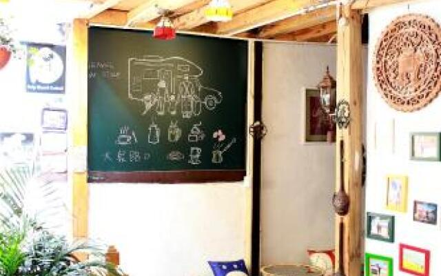 LiJiang Elephant Crossing Cafe Inn