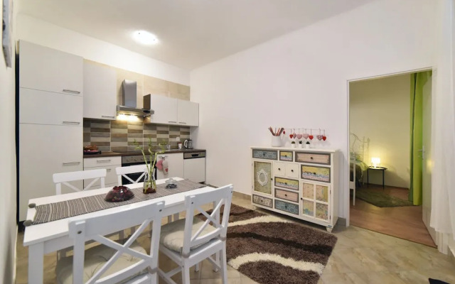 Apartment Heart to Heart