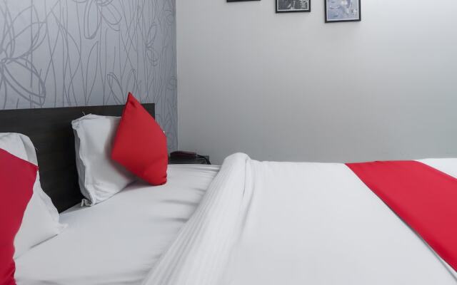 OYO 10876 Hotel Taj signature