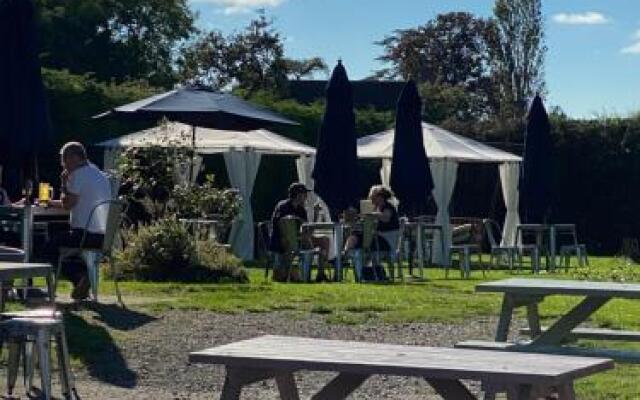 Fleur De Lys Bed & Breakfast