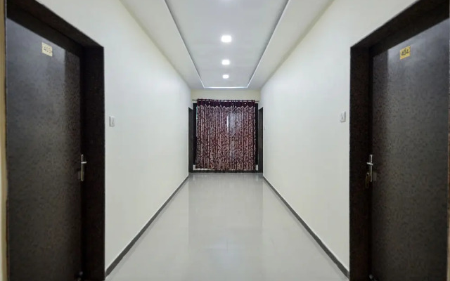 OYO 16076 Hotel Happy Day