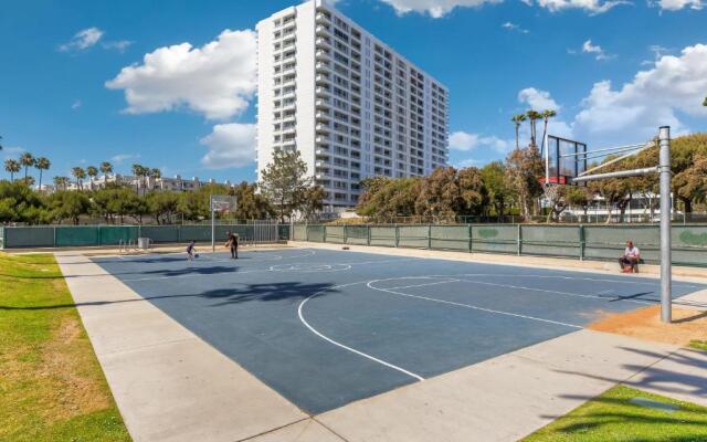 Spacious 2BR Santa Monica Beach Condo