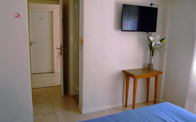 Hotel U.O.E.T.S.Y.L.R.A