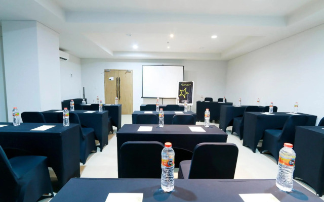 Yellow Star Hotel Gejayan