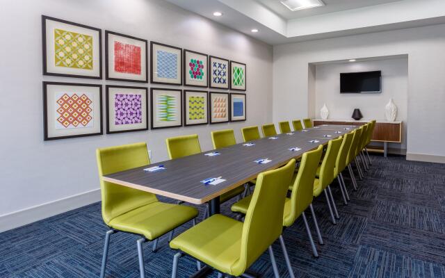 Holiday Inn Express Hotel & Suites Charlotte Arrowood by IHG