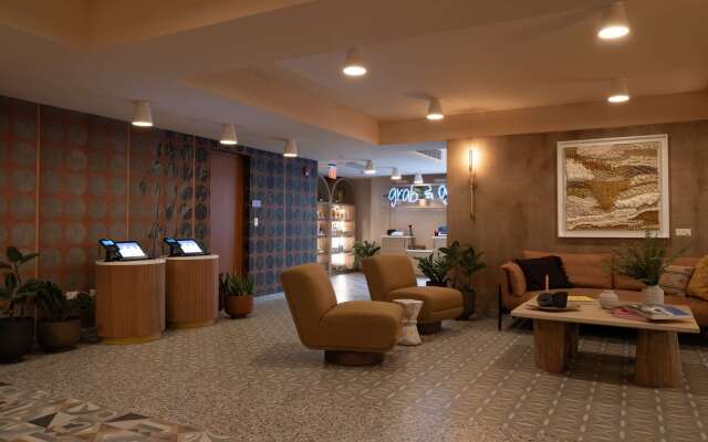 HiBird- Apartment and Suites Hotel