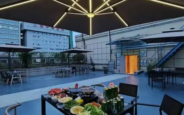 Vienna Hotel (Xi'an Xiaozhai Jixiangcun Subway Station)