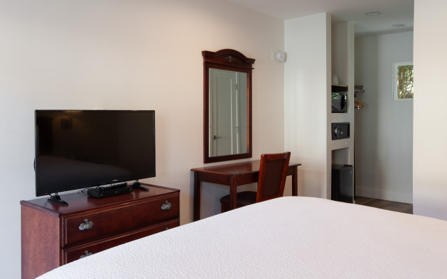 Studio City Court Yard Hotel