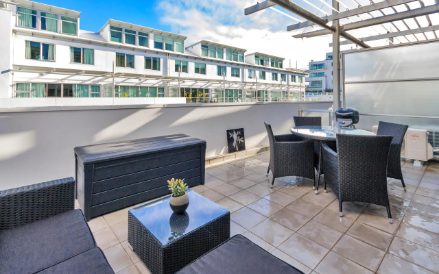 Waterfront 1BR Princes Wharf Apartment