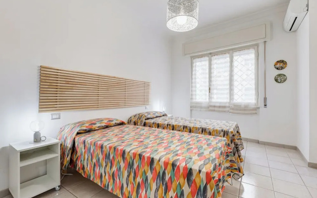 Cozy 2-Bedroom Flat with Balcony