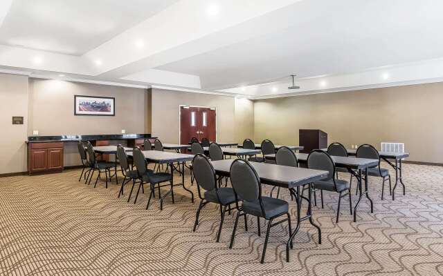Comfort Suites Houston IAH Airport - Beltway 8