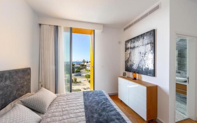 Villa Laurus 6, walking distance to the beach