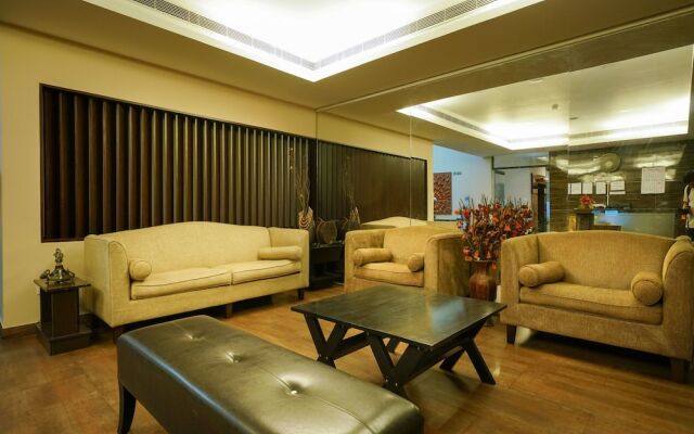 Mookkannoor Tourist Home by OYO Rooms