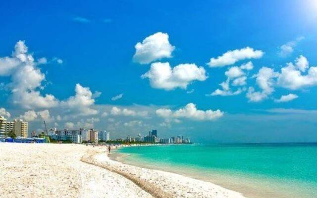 Strand Ocean Drive Suites