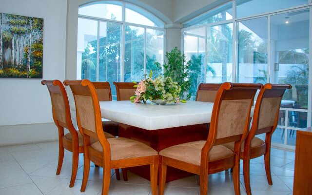 Luxury Villa Alamos