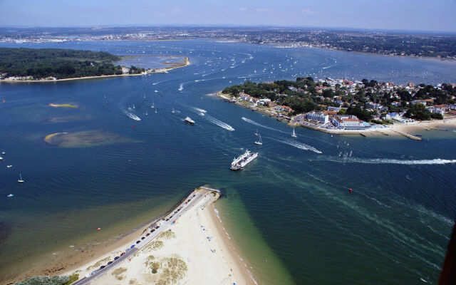 Sandbanks Hotel