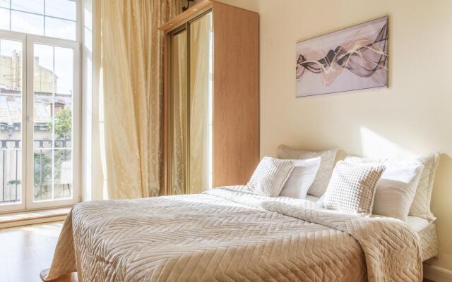 DeRent Aparts (ДеРент Апартс) на улице Караванная 3/35