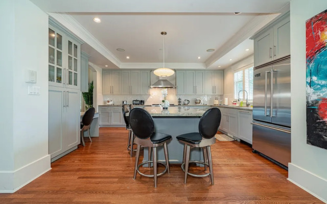 Elegant & Cozy Escape West Vancouver