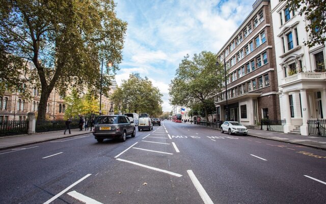 Beautiful 4 Bedroom House in South Kensington