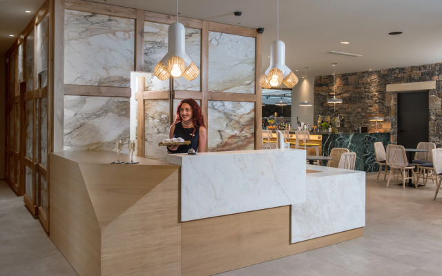 Petousis Hotel & Suites