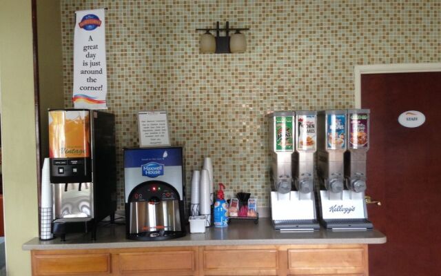 Baymont Inn and Suites Savannah Garden City