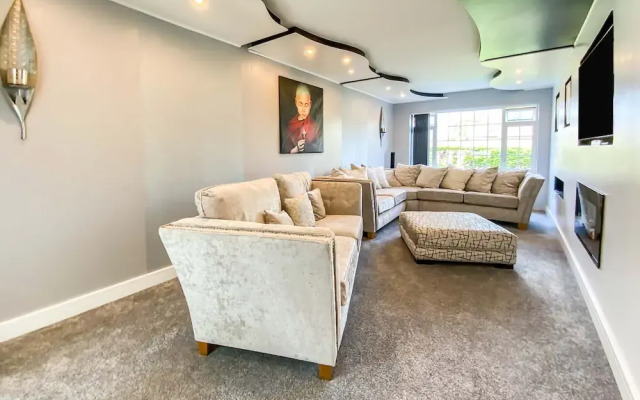 Remarkable 4-bed House in Boston