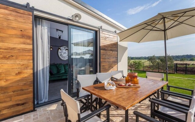 Magnificant 5 Stone Villa Royal