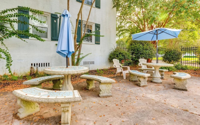 Pet-friendly Mobile Condo ~ 4 Mi to Downtown!