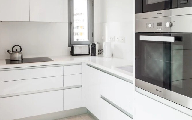 5 Star 3 Bedroom Apartment White Angel