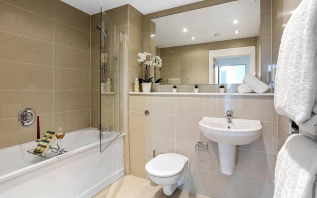 Stylish 2 Bed/2 Bath, Parking - Bracknell Centre