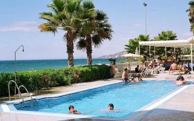 Perla Marina Hotel & Apartamentos