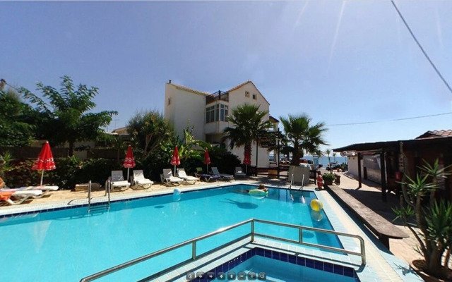 Manthos Beachfront Apts & pool