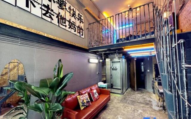 StarCross·Retro Aesthetics Space·LOFT B&B (Chengdu Hongxingqiao Subway Station)