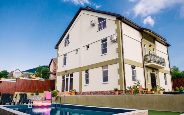Izumrud Guest House